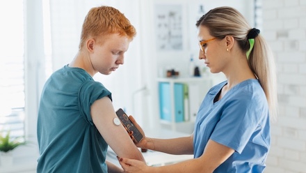 patient_glucose_monitor_iStock-1796957171.jpg