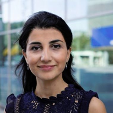 Moderator Dina Lakayan