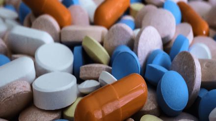 webimage-pills_capsules_blue-and-orange_20250728.png